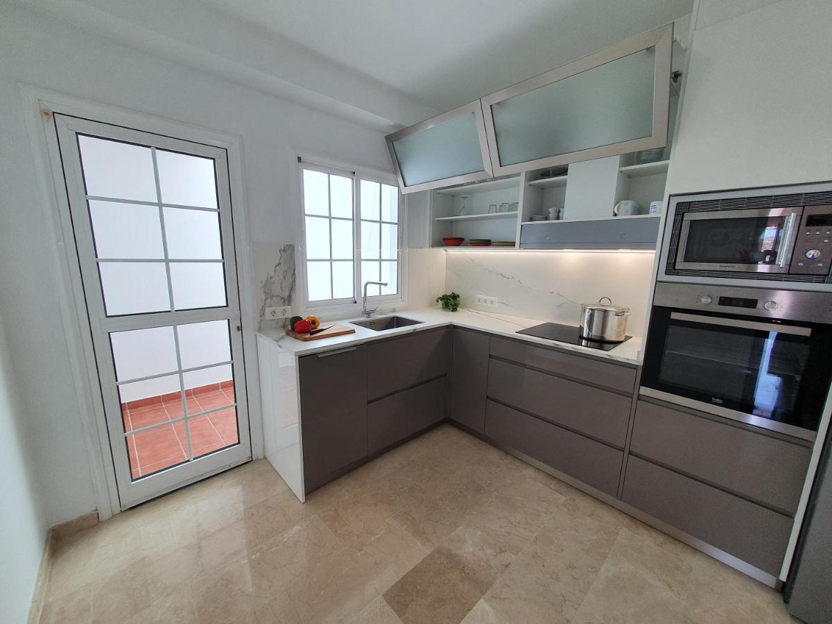 Modern Family Home Above Swimming Pool Пуэрто Рико Экстерьер фото